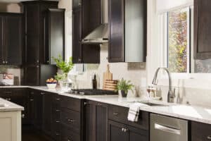 Cream catalina-style tile keeps this kitchen backsplash simple, yet adds a touch of a textured infusion to the space. (Interior Design by Carla Bast | Carla Bast Design)