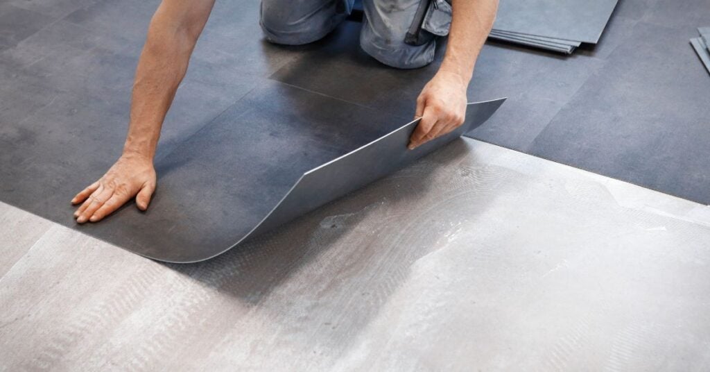 installation-luxury-vinyl-tile-over-old-floor