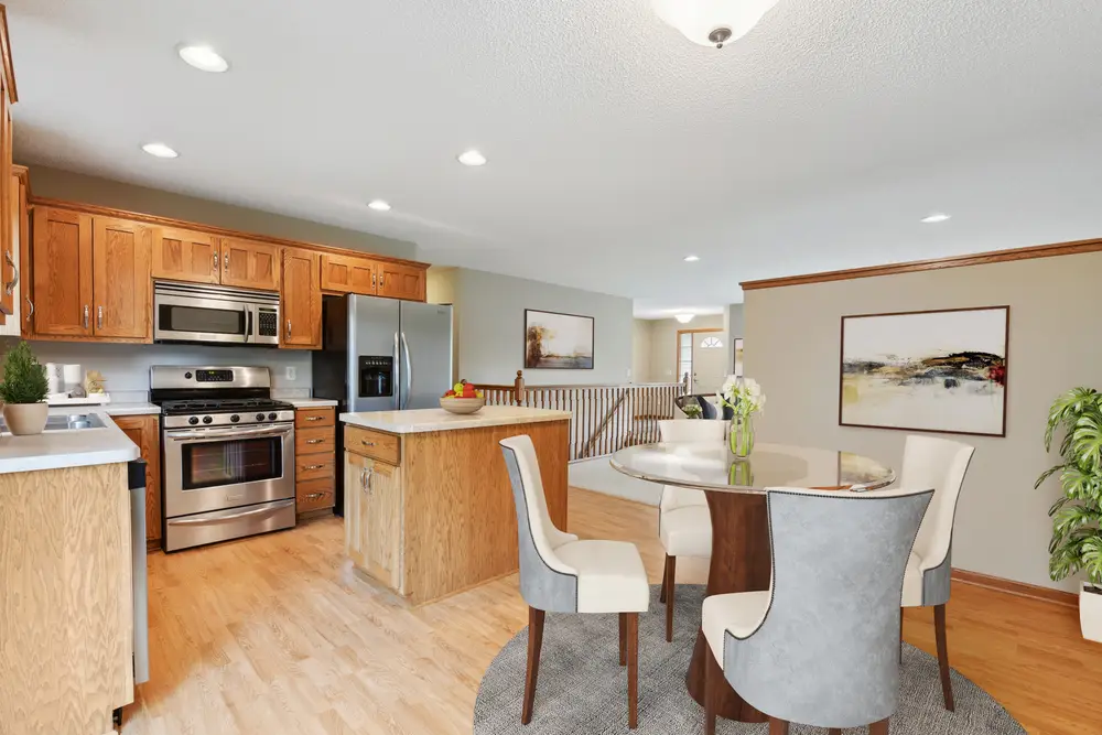 honey-oak-kitchen-beige-walls