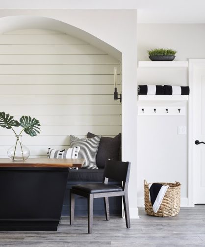Arched seating nook, Hooks to hang pool Towels
